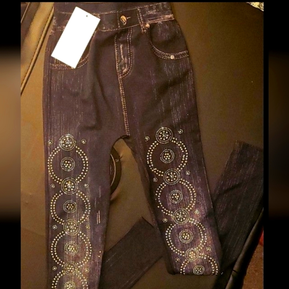 NWT Jean leggings with Rhinestone design in front